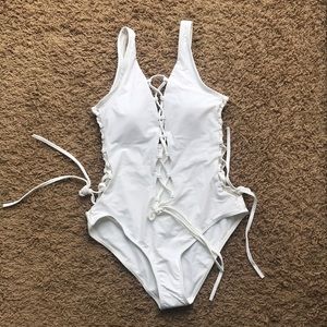 XL One Piece Bathing Suit 🩱